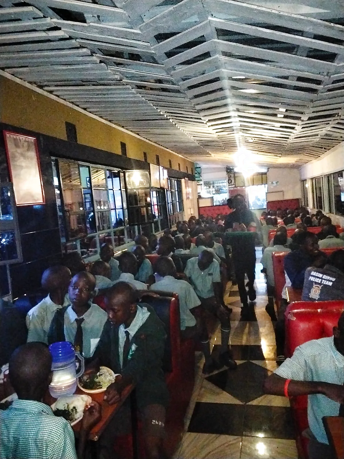 School groups dining